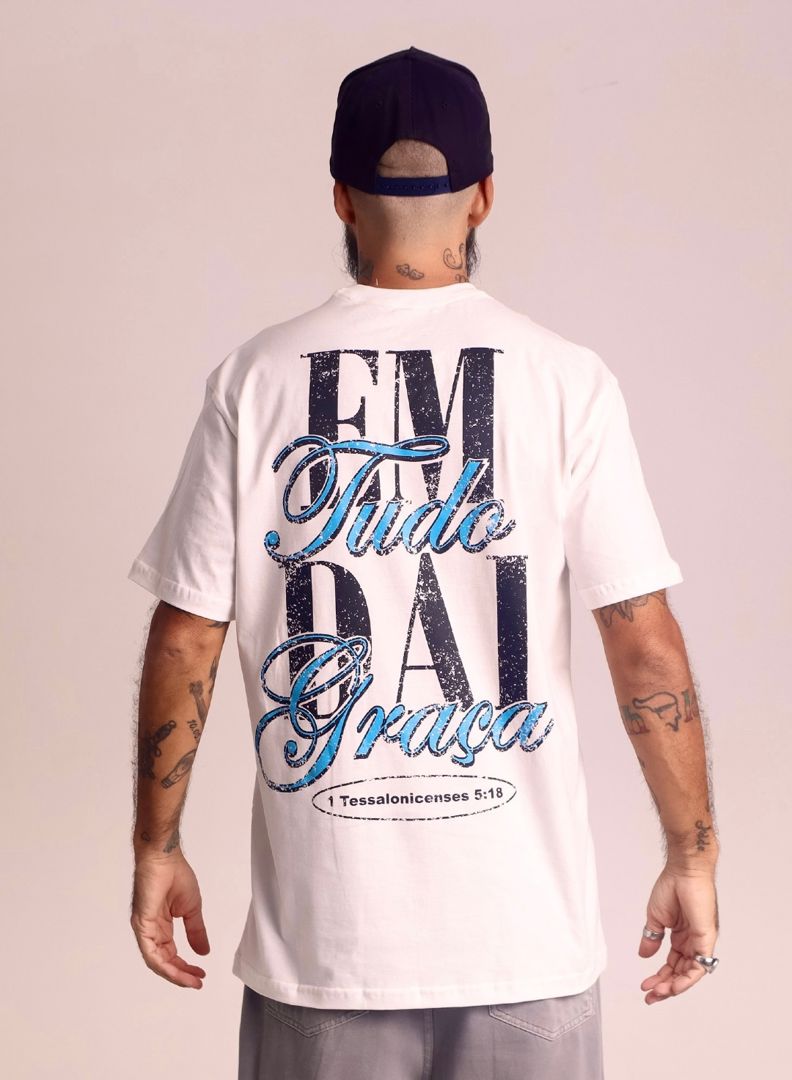 CAMISETA AD EM TUDO DAI GRAÇAS OFF WHITE